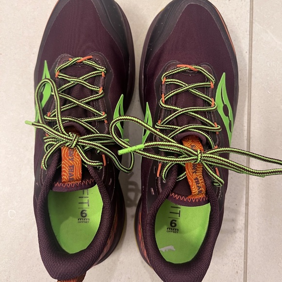 Saucony Women's Xodus Ultra 2 Sneaker - Picture 3 of 5